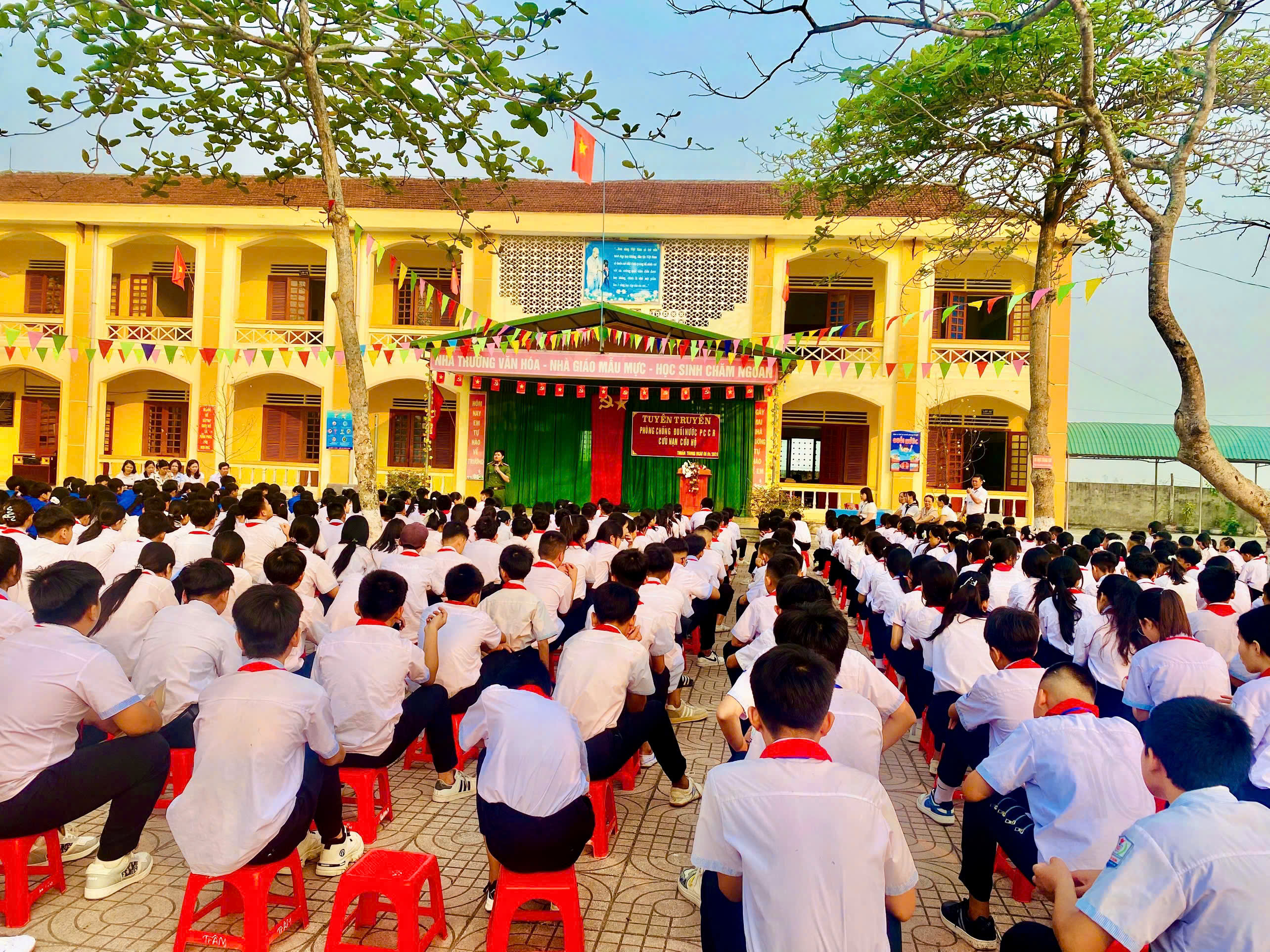 Tăng cường tuyên truyền phòng, chống đuối nước và phòng cháy, chữa cháy rừng.