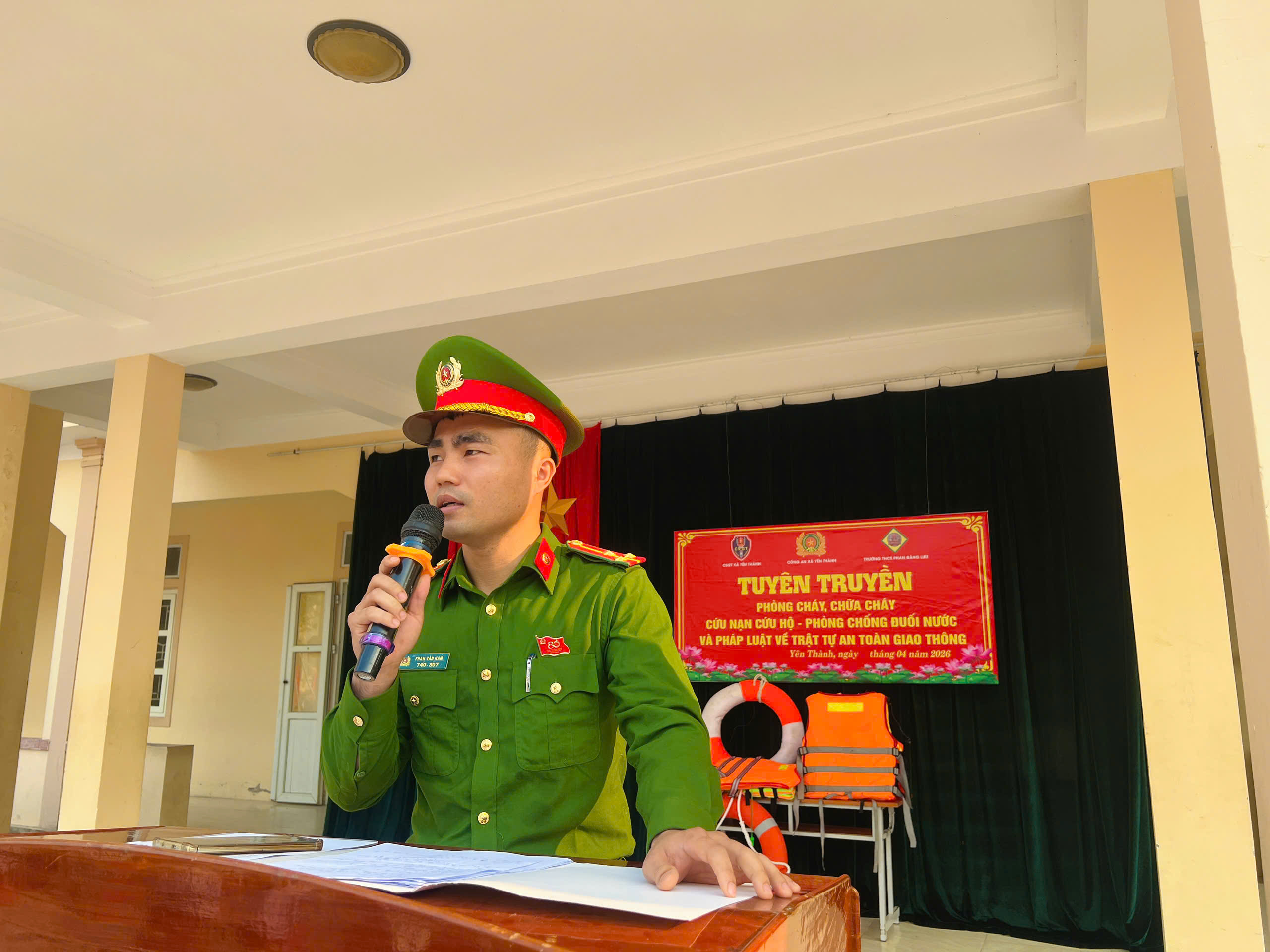 Công an xã tuyên truyền, phổ biến pháp luật
