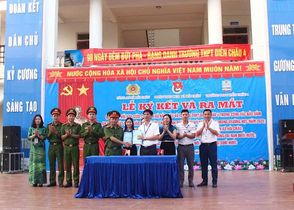 Ký kết quy chế phối hợp trong bảo đảm an ninh trật tự