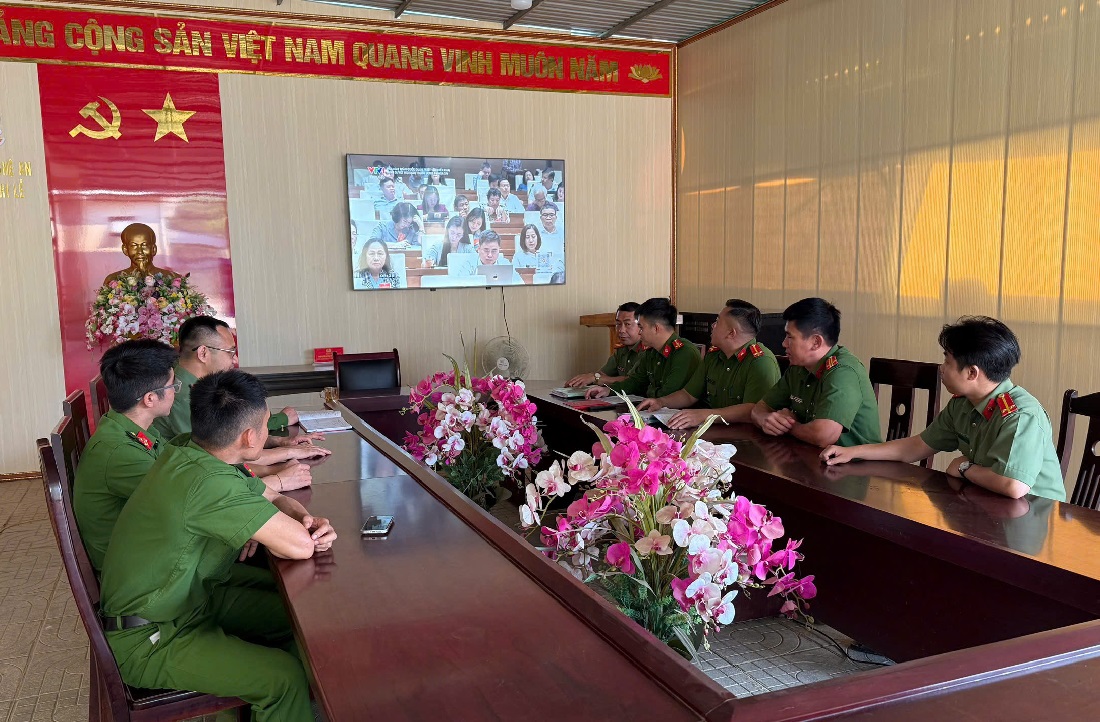 Công an xã Tri Lễ tham dự Hội nghị trực tuyến quán triệt Nghị quyết Trung ương 2 khóa XIV