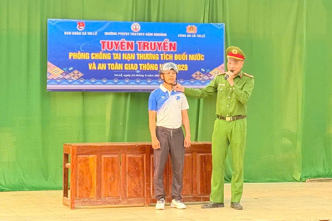 Công an xã Tri Lễ tuyên truyền về trật tự an toàn giao thông và phòng, chống đuối nước