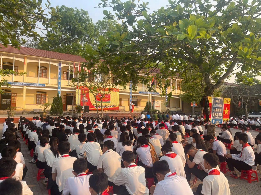 Công an xã Kim Bảng tuyên truyền, phổ biến pháp luật tại Trường THCS Thanh Thủy