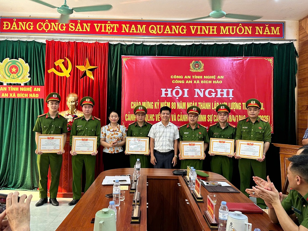Công an xã Bích Hào tổ chức Hội nghị kỷ niệm 80 năm Ngày thành lập các lực lượng