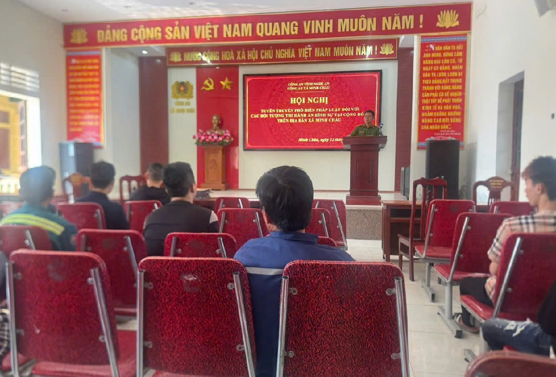 Công an xã Minh Châu tổ chức tuyên truyền pháp luật cho người chấp hành án tại cộng đồng
