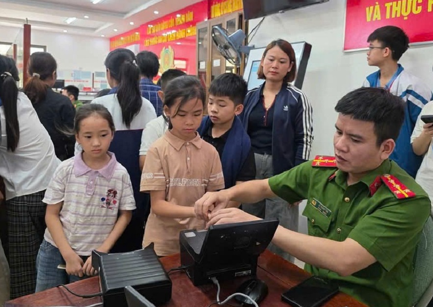 Xuyên lễ phục vụ người dân