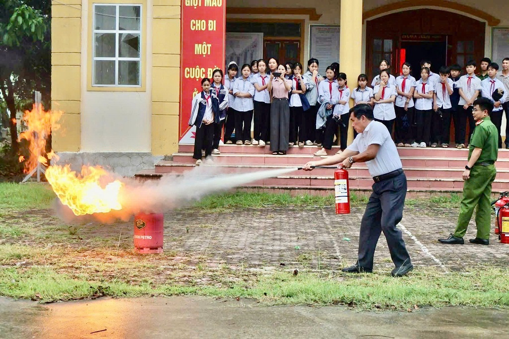 Lễ công bố và ra mắt Trung tâm Học tập cộng đồng xã Bạch Ngọc