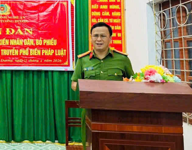 Đại diện Công an xã phát biểu tại diễn đàn