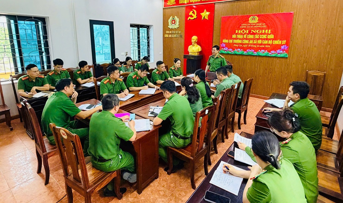 Công an xã Đông Lộc đối thoại về cải cách hành chính