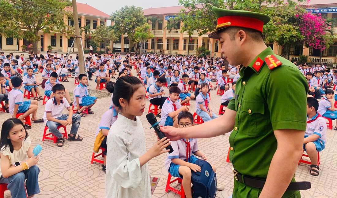 Công an xã Hưng Nguyên tuyên truyền phòng chống đuối nước, tai nạn thương tích và phòng chống mua bán người