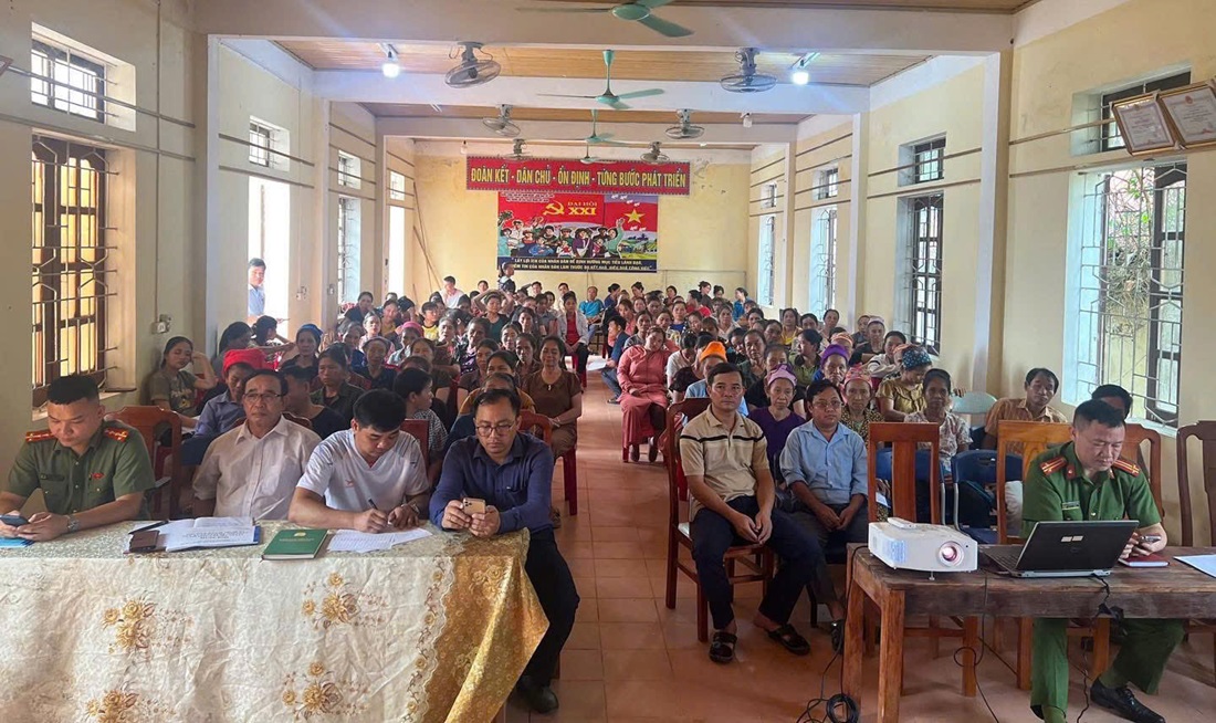 Công an xã Quỳ Châu đẩy mạnh tuyên truyền pháp luật tới người dân