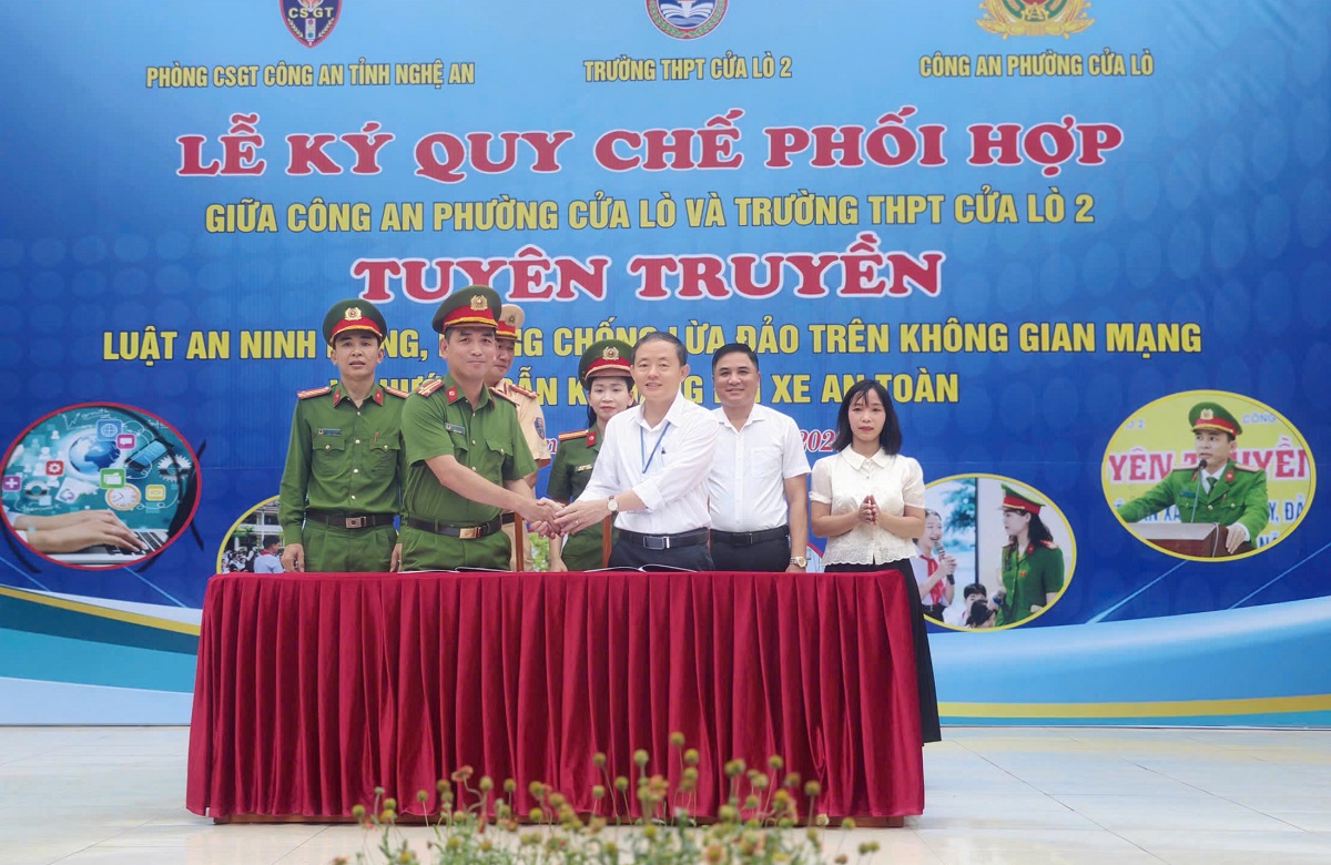Công an phường Cửa Lò và Trường THT Cửa Lò 2 ký kết quy chế phối hợp bảo đảm ANTT