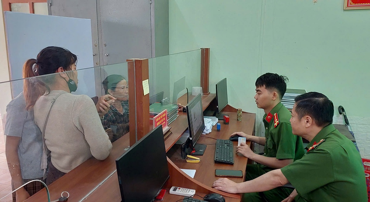 Công an xã Cát Ngạn tăng cường cấp định danh điện tử mức độ 2 cho công dân