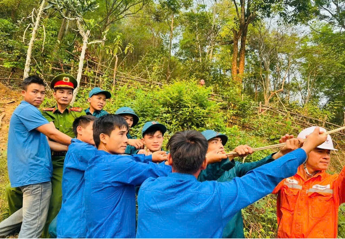 Công an xã Hữu Kiệm ra quân giải phóng hành lang an toàn lưới điện cao áp năm 2026