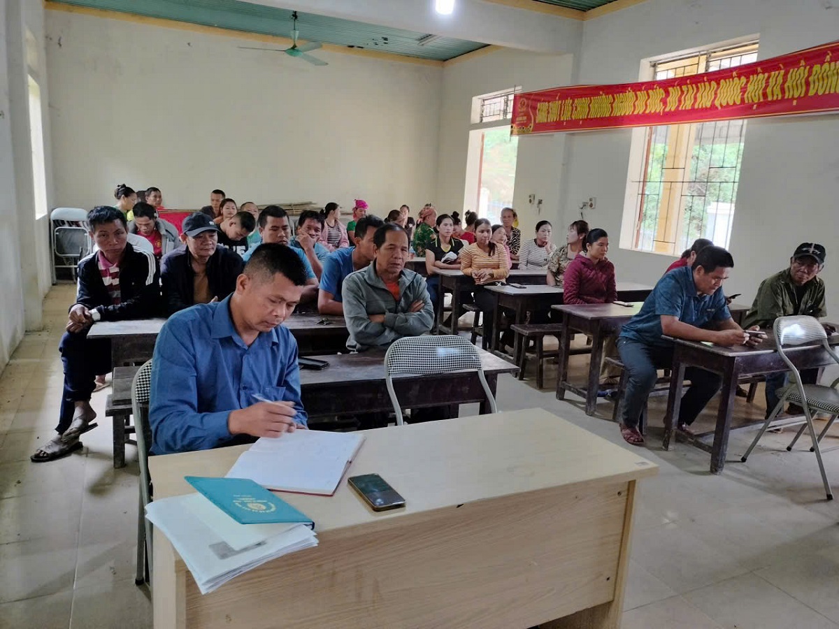 Công an xã Hữu Kiệm tuyên truyền phòng chống bạo lực gia đình tại bản Nam Tiến 1