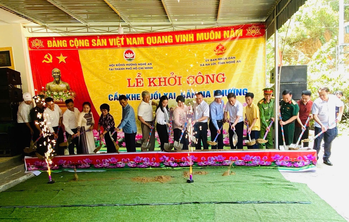 Công an xã Na Loi phối hợp tổ chức Lễ khởi công xây dựng cầu khe Huồi Xai