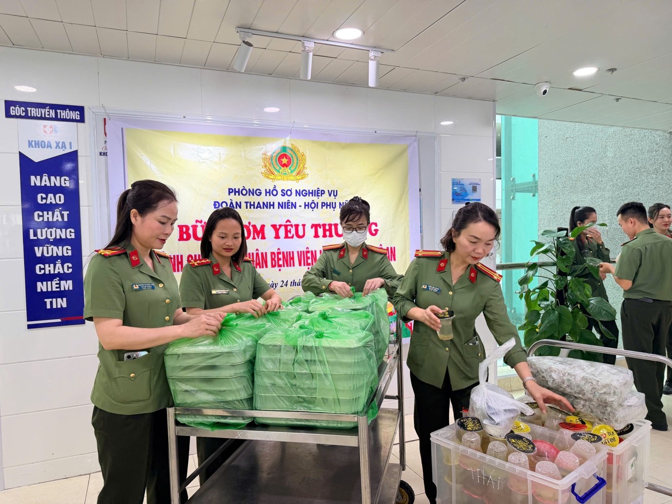 Chương trình: “Bữa cơm yêu thương” tại Bệnh viện Ung bướu tỉnh Nghệ An
