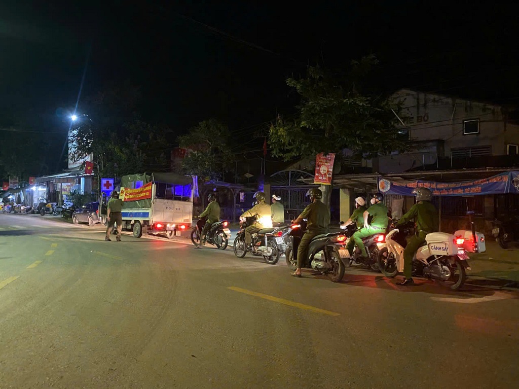 Công an xã Tam Quang tuần tra, bảo đảm ANTT dịp nghỉ lễ