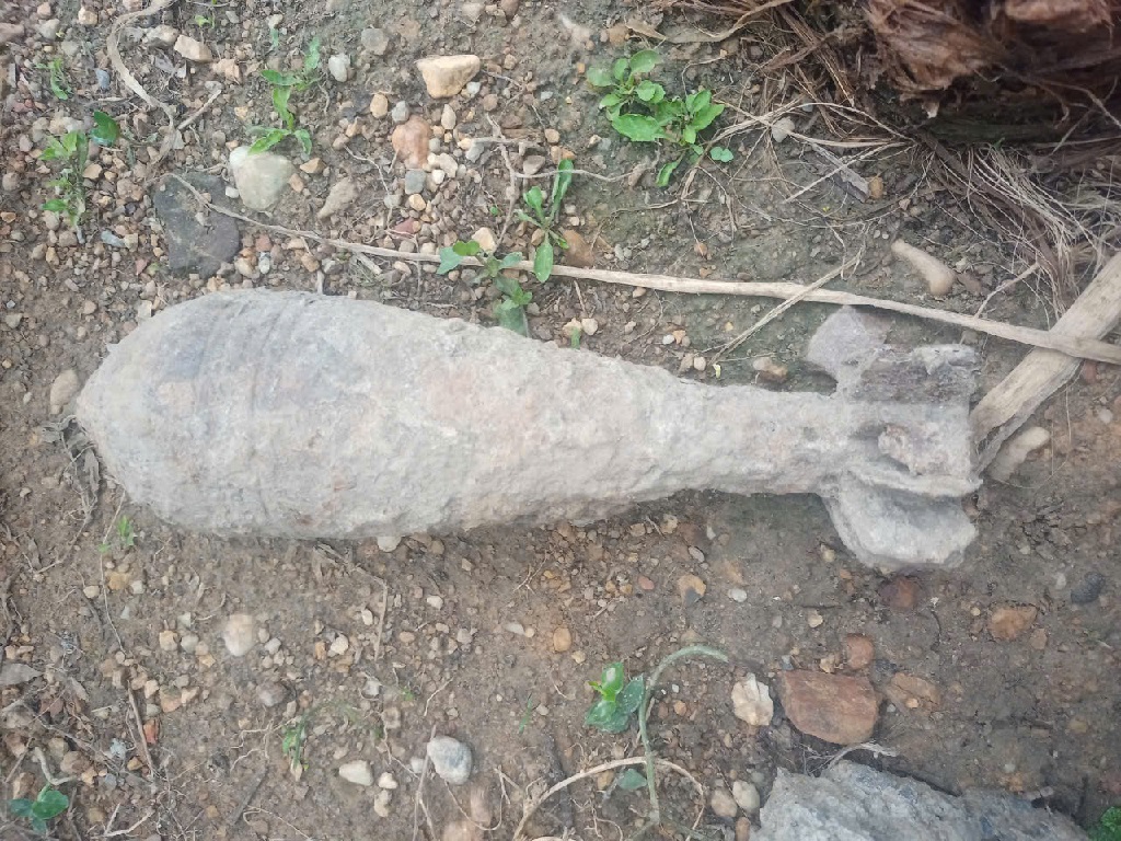Công an xã Tam Quang phối hợp thu hồi vũ khí, vật liệu nổ do người dân phát hiện
