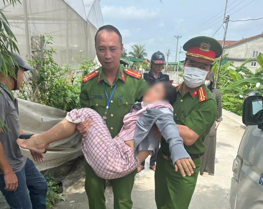 Công an phường Cửa Lò kịp thời hỗ trợ người dân bị ngất ven đường