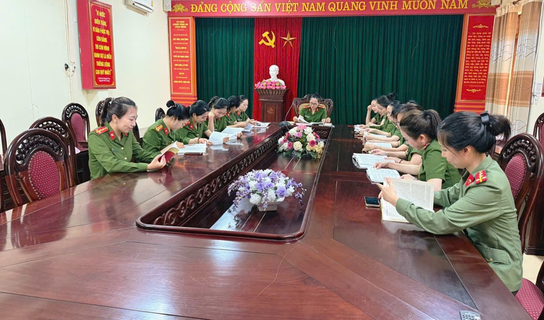 Công an xã Hưng Nguyên hưởng ứng Ngày Sách và Văn hóa đọc