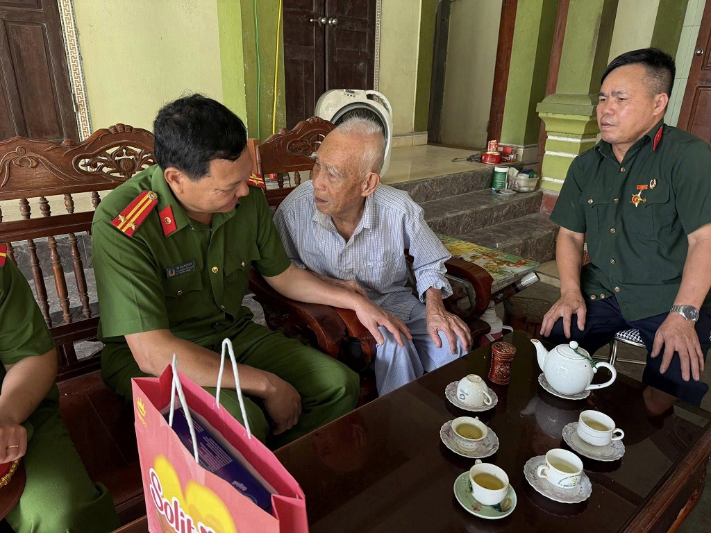 Thăm hỏi, tri ân cựu chiến binh