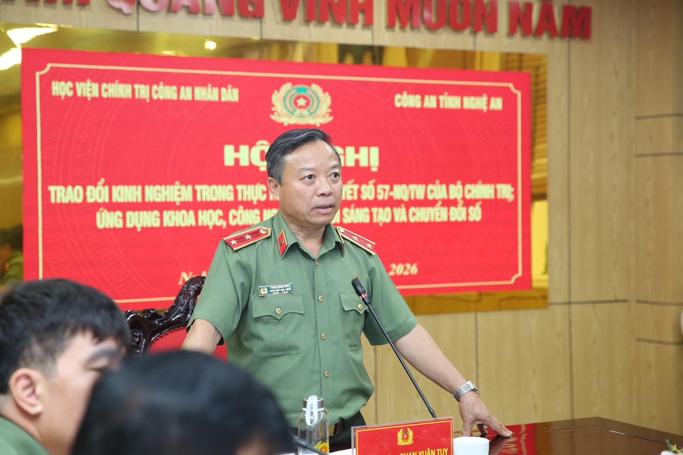 Trung tướng Phan Xuân Tuy, Giám đốc Học viện Chính trị Công an nhân dân đánh giá cao kết quả thực hiện Nghị quyết 57/NQ-TW trong Công an tỉnh Nghệ An