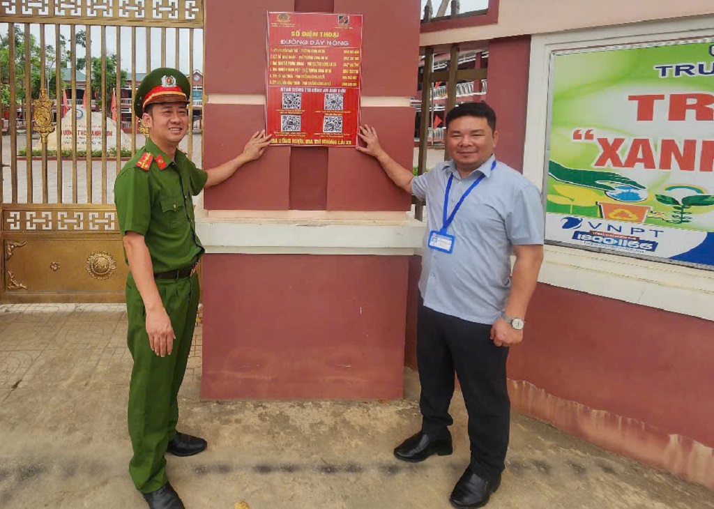 Tăng cường kết nối – đồng loạt niêm yết đường dây nóng phục vụ nhân dân