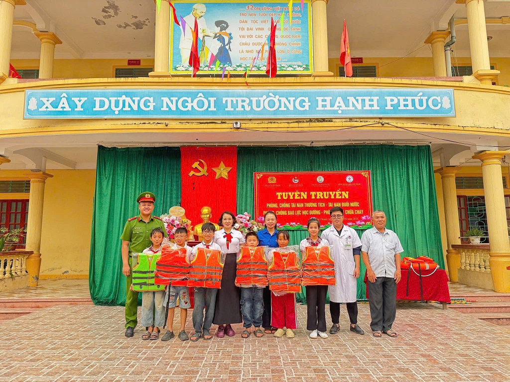 Tuyên truyền pháp luật về kỹ năng PCCC, phòng chống đuối nước và kỹ năng sơ cấp cứu