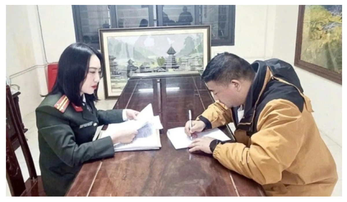 Chụp ảnh căn cước nhận tiền: Bẫy thu thập dữ liệu cá nhân