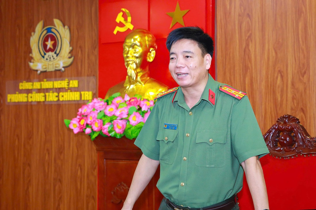 Đồng chí Đại tá Nguyễn Trọng Khanh, Trưởng phòng Công tác chính trị phát biểu tại buổi lễ
