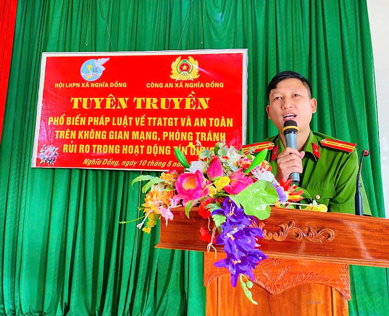 Công an xã Nghĩa Đồng tuyên truyền, phổ biến pháp luật về TTATGT và bảo đảm an toàn trên không gian mạng
