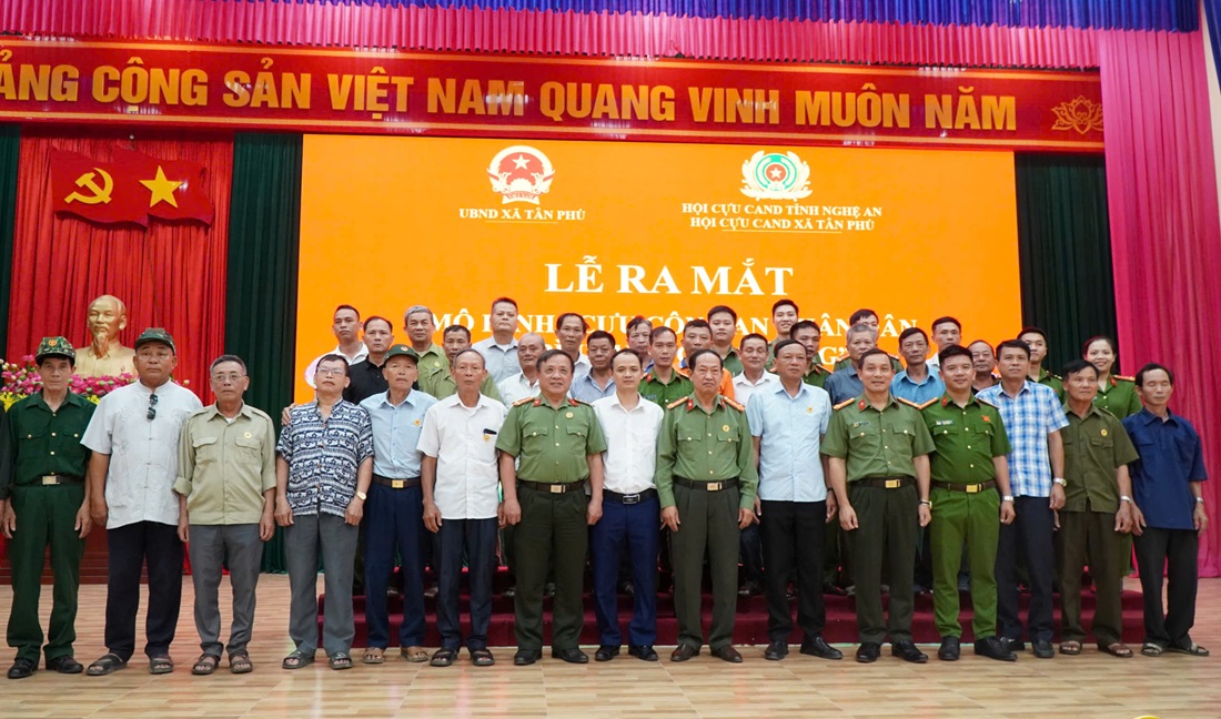 Ra mắt mô hình