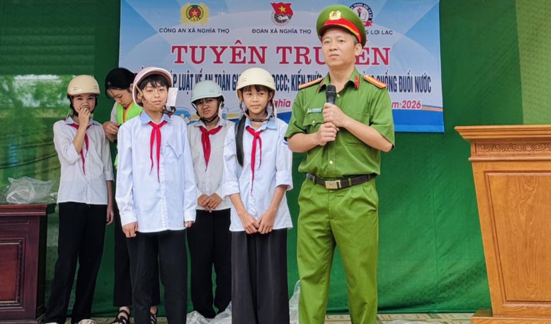 Công an xã Nghĩa Thọ tuyên truyền pháp luật tại trường học