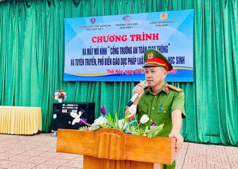Đại diện Công an phường phát biểu