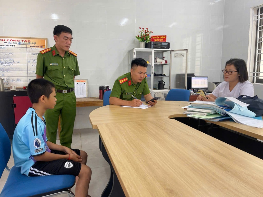 Vào cuộc xử lý vụ việc cháu trai bị bạo hành