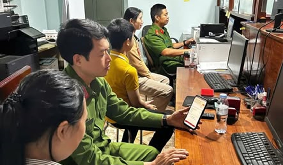 Công an xã Nghĩa Thọ tăng cường cấp định danh điện tử mức độ 2 cho công dân