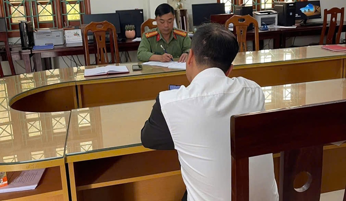 Công an xã Tân Kỳ làm việc với trường hợp đăng tải, chia sẻ thông tin sai sự thật