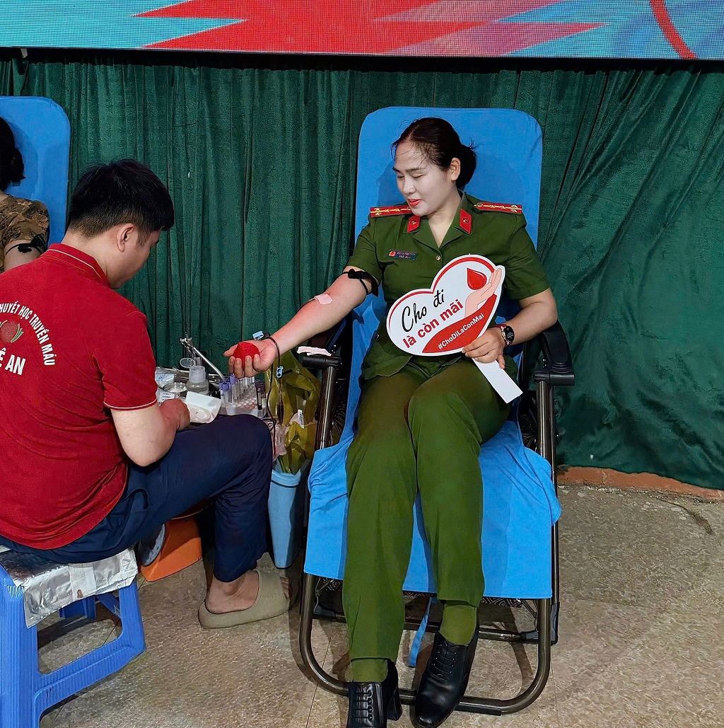 Công an xã Đại Huệ hưởng ứng Ngày hội hiến máu tình nguyện - giọt hồng Đại Huệ