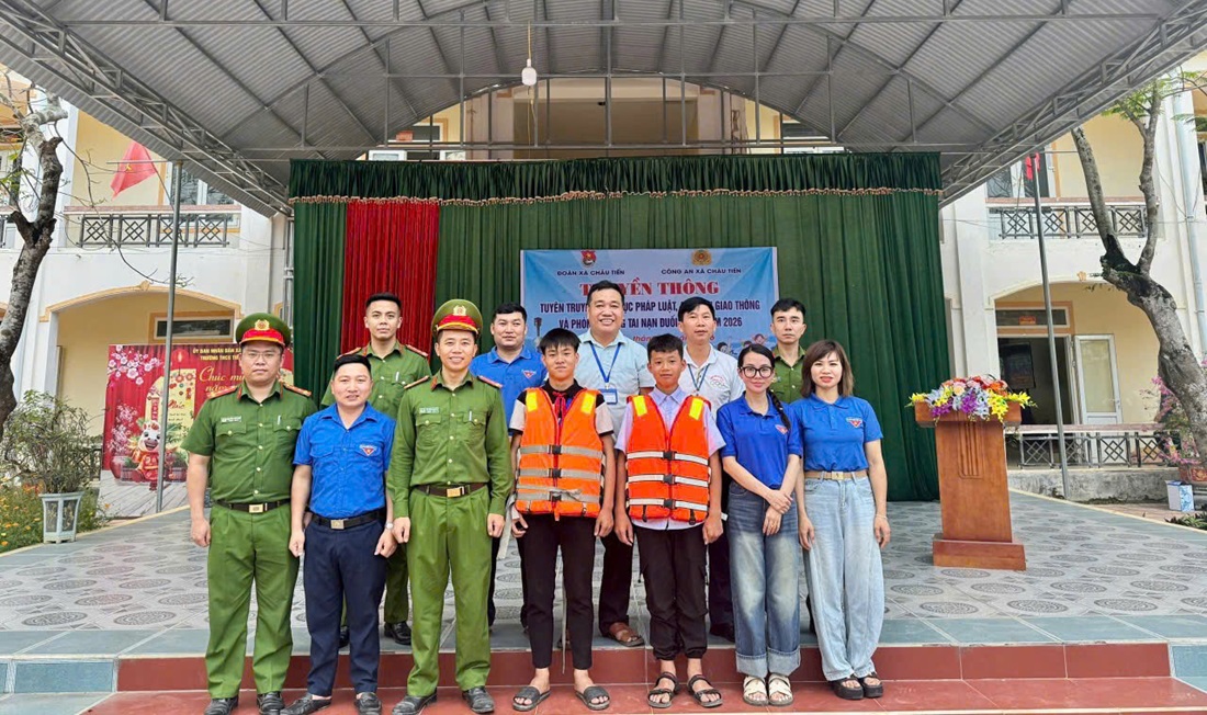 Công an xã Châu Tiến tuyên truyền pháp luật về an toàn giao thông và phòng chống đuối nước