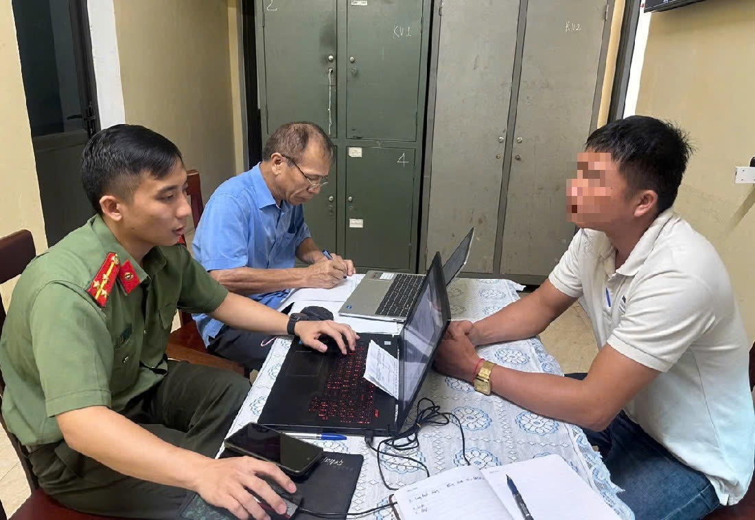 Công an xã Cam Phục làm việc với anh V.V.V.