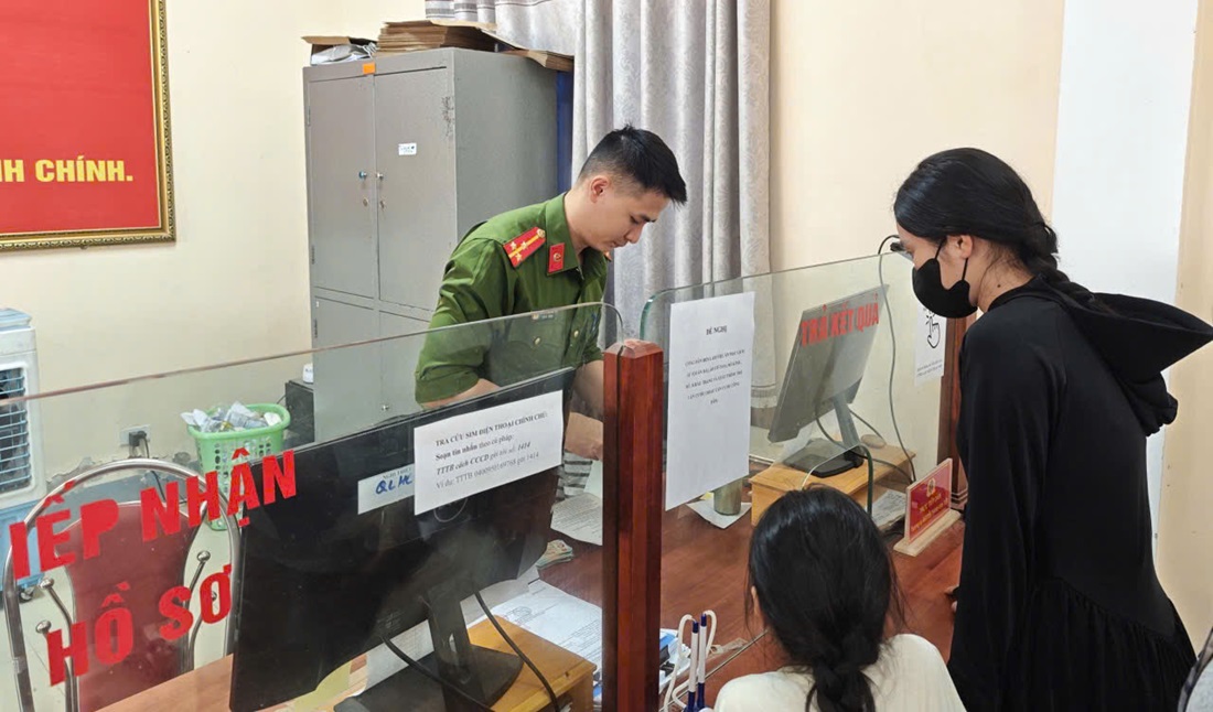 Công an xã Hải Lộc tăng cường cấp tài khoản định danh điện tử mức 2 cho công dân từ 6 - 14 tuổi