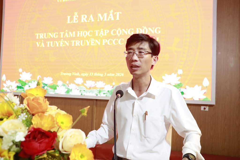 Lãnh đạo phường Trường Vinh phát biểu tại buổi lễ 