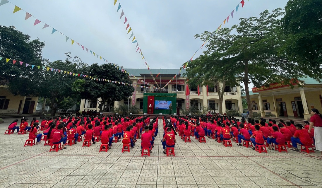 Công an xã Châu Tiến tuyên truyền phòng chống đuối nước và an toàn giao thông