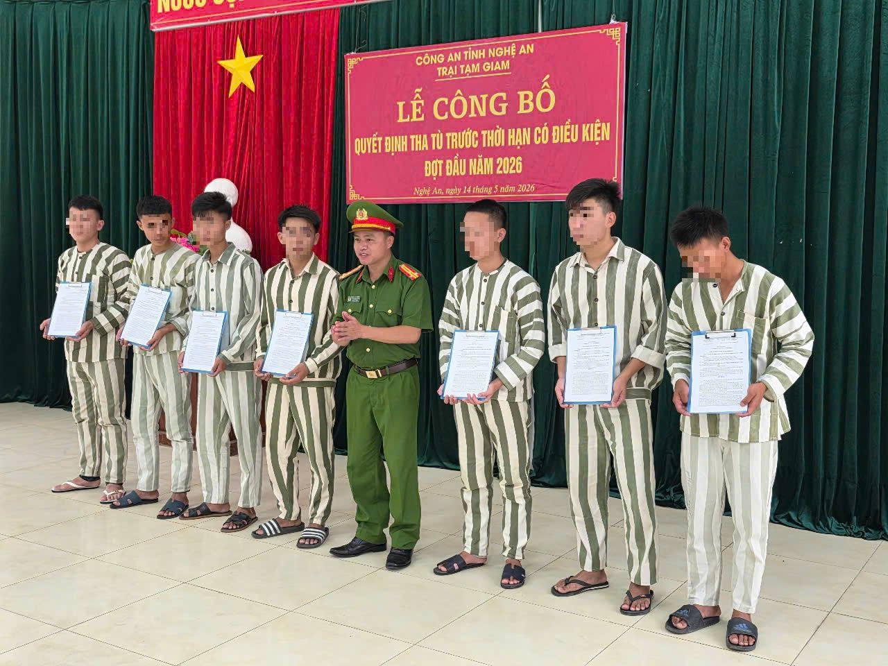 Trao quyết định cho 07 phạm nhân