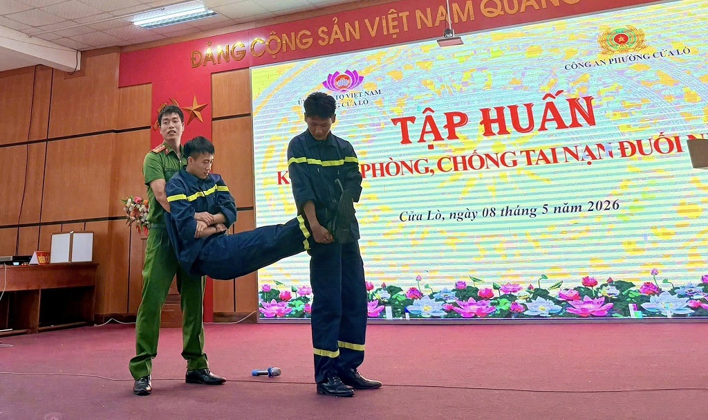 Tuyên truyền kỹ năng phòng, chống đuối nước và bảo đảm an toàn cho hoạt động du lịch biển