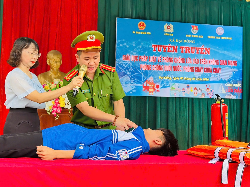  Công an xã Đại Đồng tuyên truyền, phổ biến pháp luật kết hợp giữa lý thuyết với tình huống thực tế sinh động, dễ hiểu