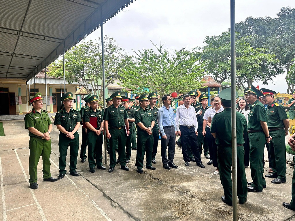 Bảo đảm an ninh, an toàn Đoàn khảo sát phục vụ chương trình giao lưu hữu nghị quốc phòng biên giới Việt Nam - Lào lần thứ III
