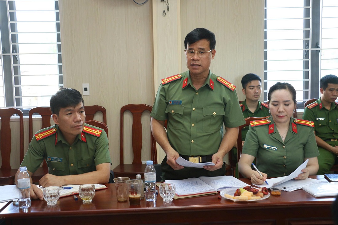 Đại diện Lãnh đạo Phòng Tổ chức cán bộ phát biểu