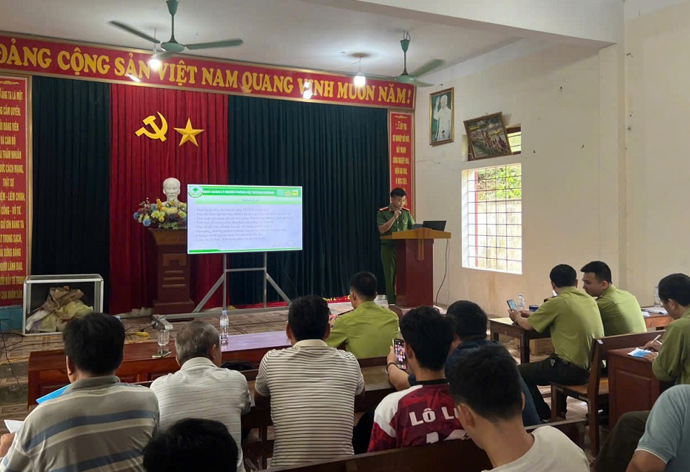 Công an xã Tam Thái tuyên truyền về PCCC cho người dân