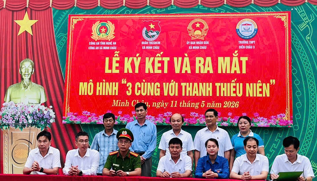 Ký cam kết thực hiện mô hình “03 cùng với thanh thiếu niên”